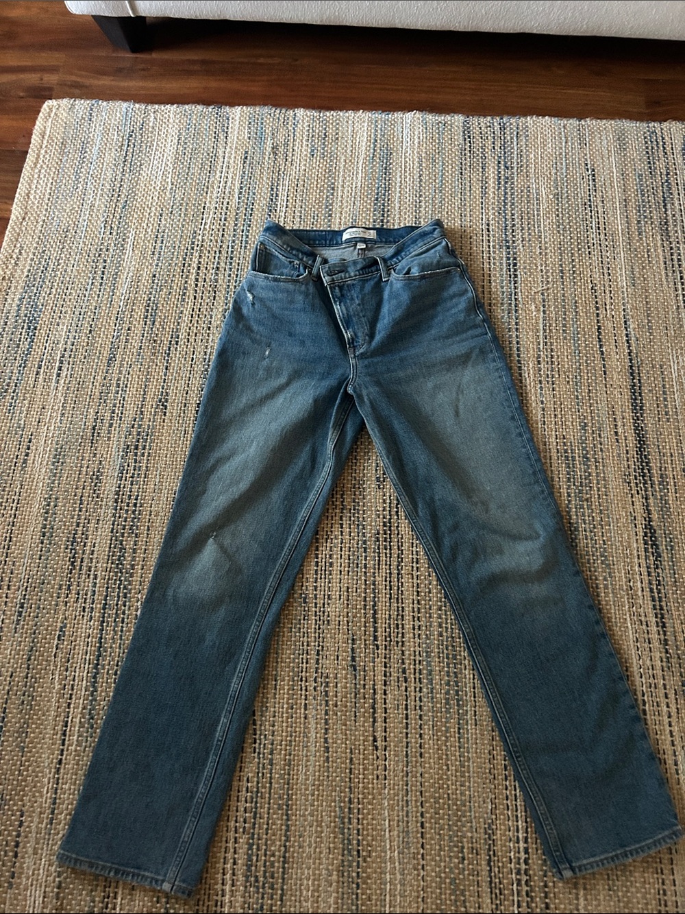 Abercrombie & Fitch Straight-Leg Women's Jeans in Blue Wash